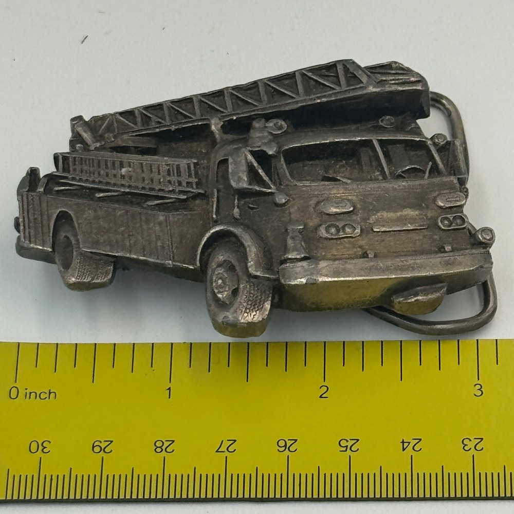 Vintage 1978 Bergamot Brass Works Fire Truck Belt Buckle Made in USA‎ Pewter 3D